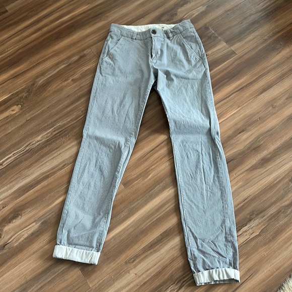 H&M seersucker cropped khakis - Picture 2 of 3